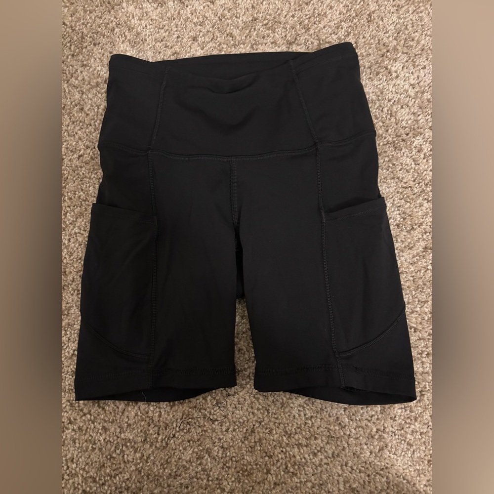 Lululemon biker shorts with pockets